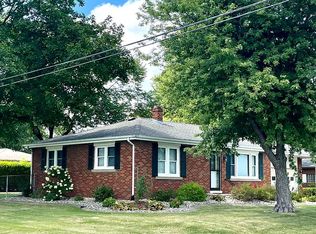 2428 W Lake Dr, Highland, IL 62249