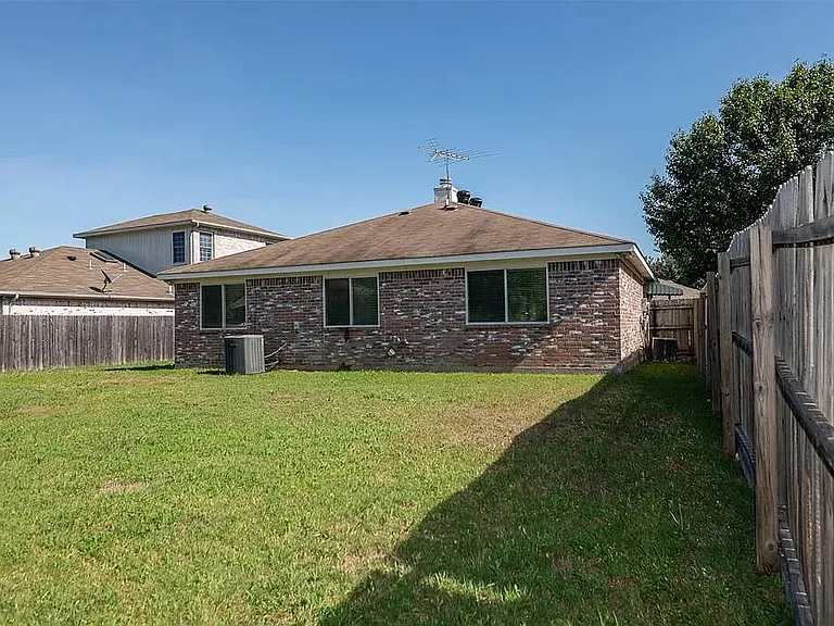 10820 Pebblecreek Ct — Photo 16