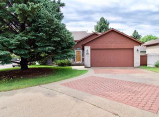 2737 Cobblestone Ct S, Fargo, ND 58103