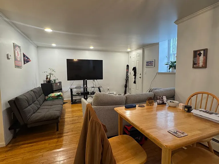 92 Strathmore Rd #1B — Photo 3