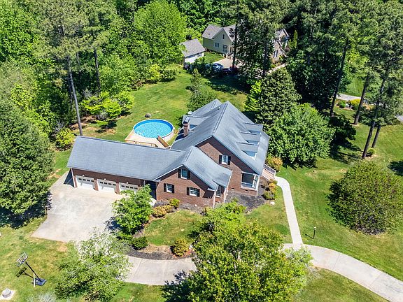 2nd image of 4139 Mistletoe Ln