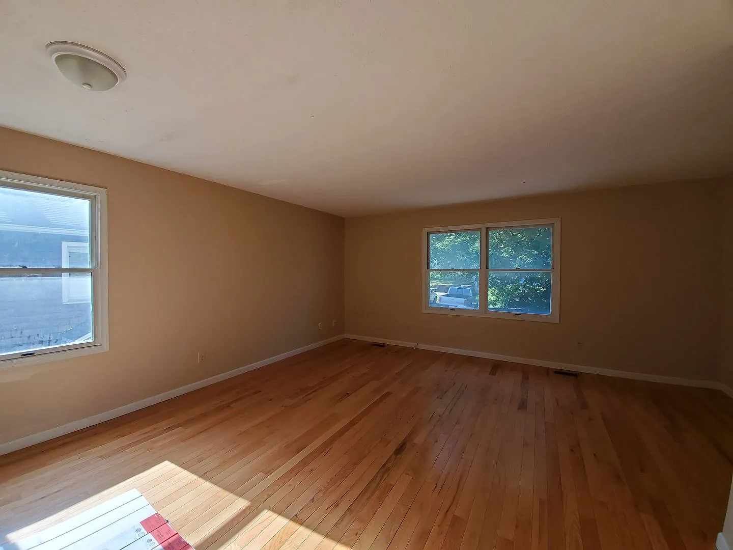 118 E 17th St — Photo 3