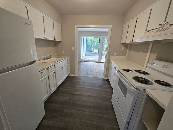5th image of 3701 Wesley Dr #3737