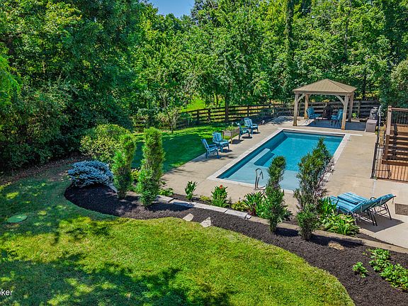 5th image of 2801 Hollow Oak Dr
