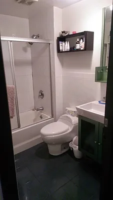 Rented by Cezanne Outlet LLC | media 13