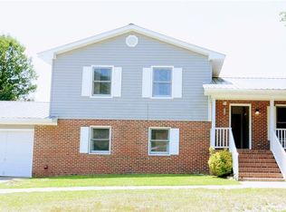 8613 Tourmaline Dr, Linden, NC 28356