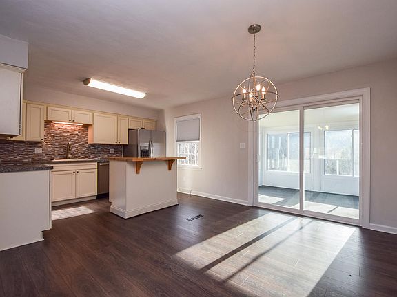 4th image of 80 Canterbury Cir