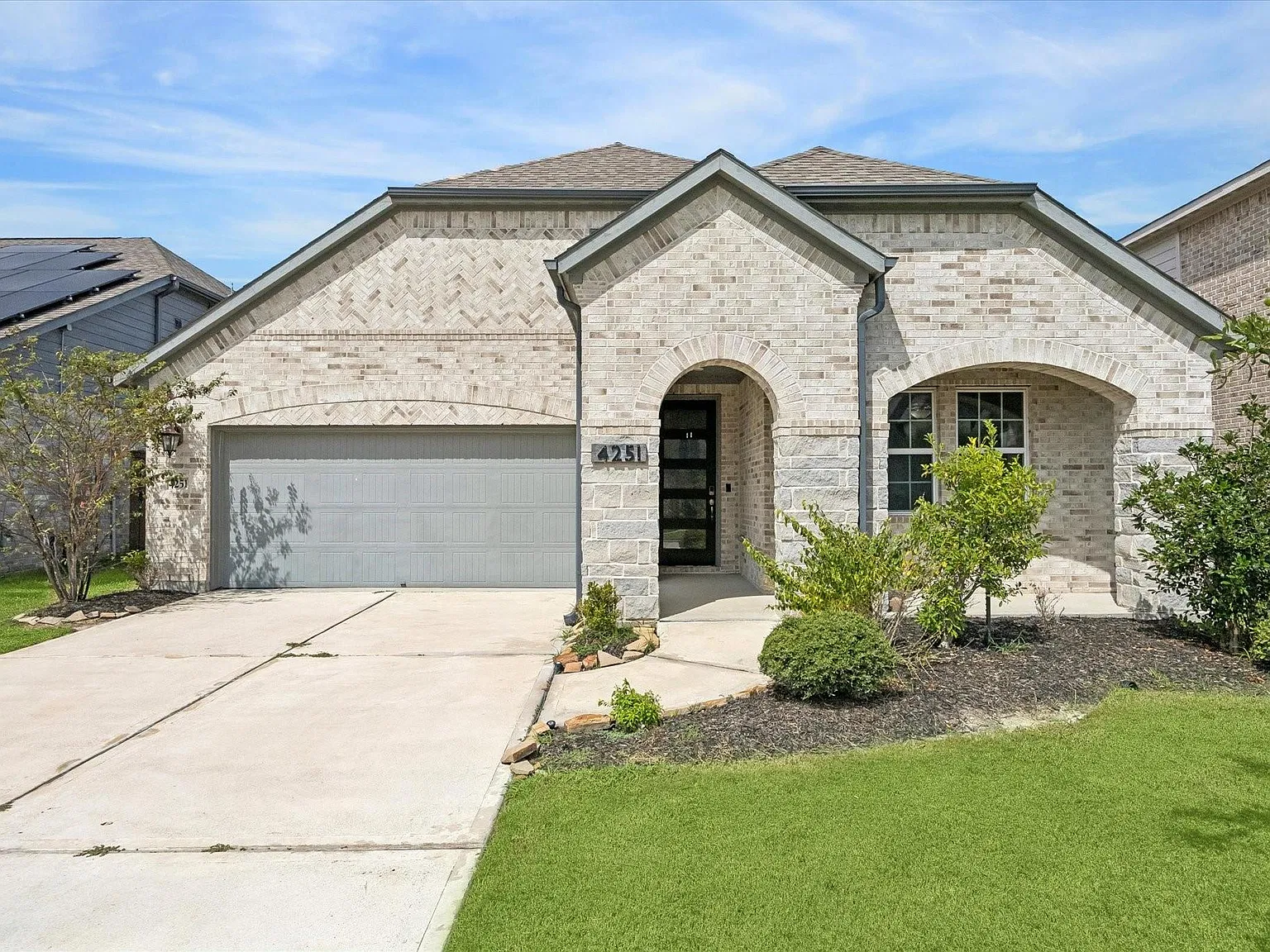 3 bed, 2.0 bath, 2057 sqft, $2,300 — Photo 1