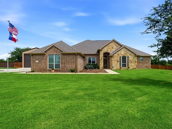 107 High Country Rd, Decatur, TX 76234