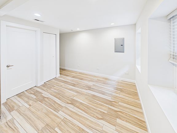 5th image of 2236 S Wood St #G