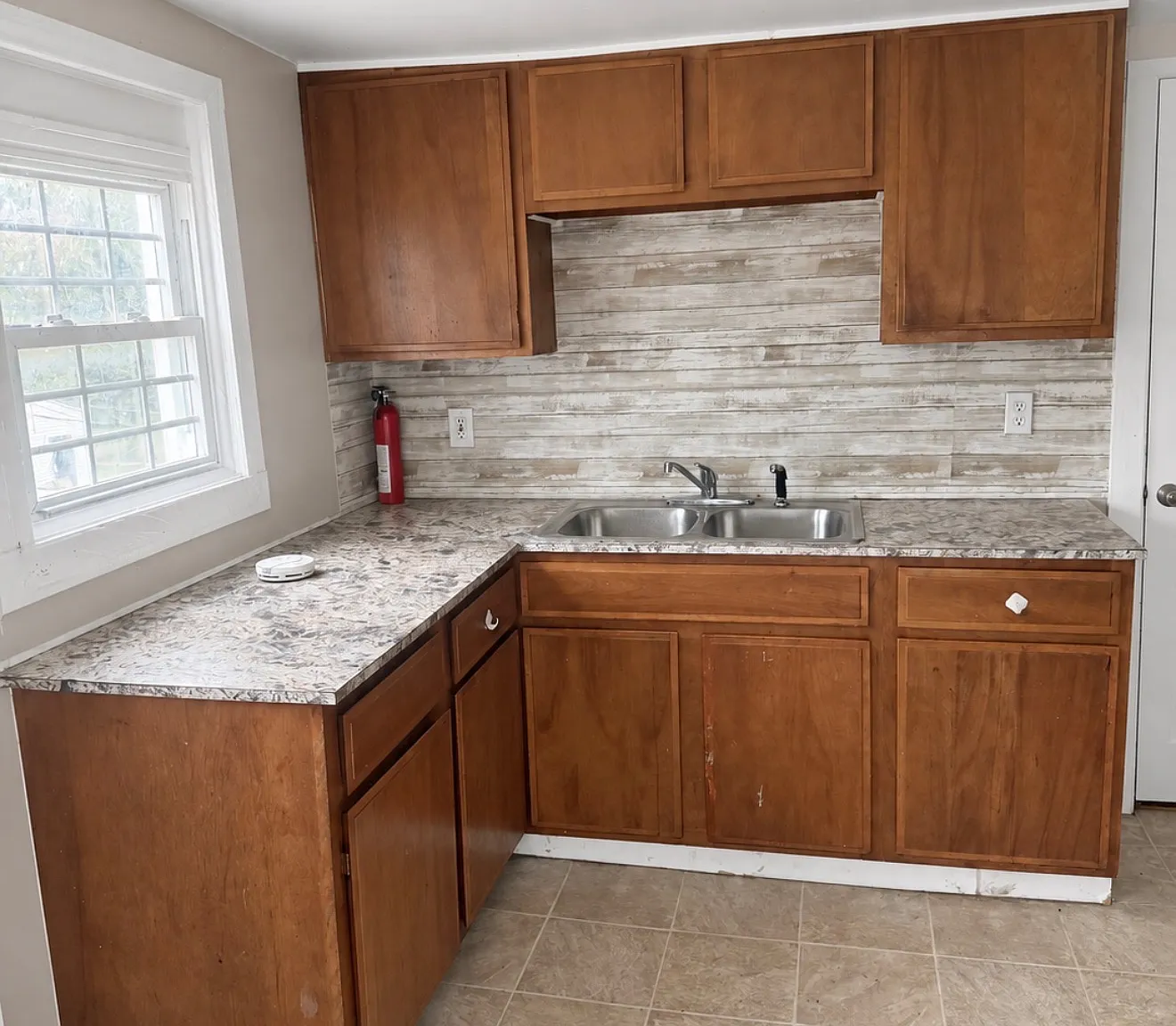 1233 W. Monroe Street - Upper — Photo 1