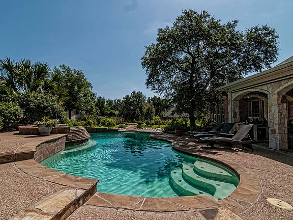 3rd image of 109 Royal Springs Ln