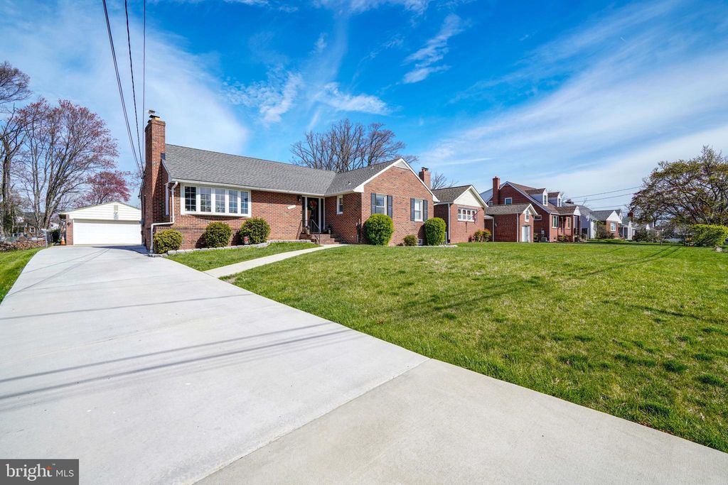 8410 Allison Ln, Rosedale, MD 21237