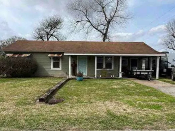 2302 3rd St, Port Neches, TX 77651