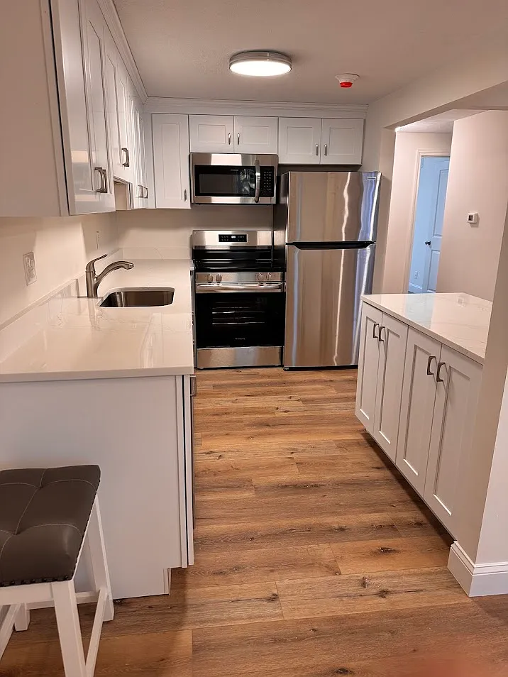 2 bed, 902 sqft, $2,100 — Photo 4