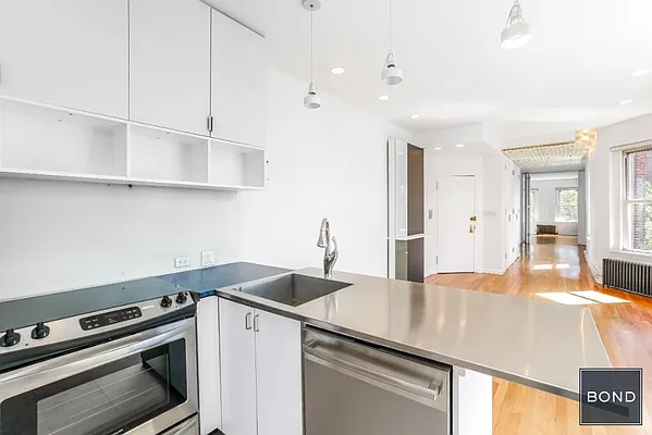 Rented by Bond New York | media 22