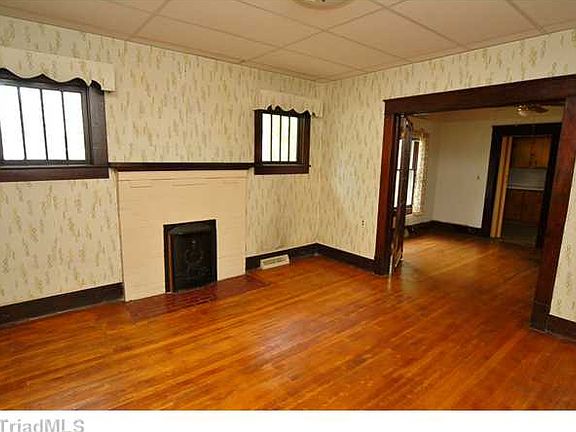 4th image of 903 Englewood St