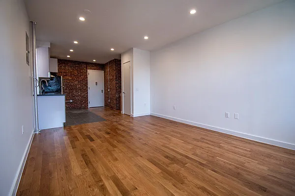 Rented by Bohemia Realty Group | media 19