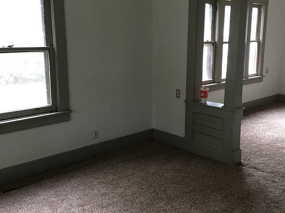 2nd image of 923 N 8th St