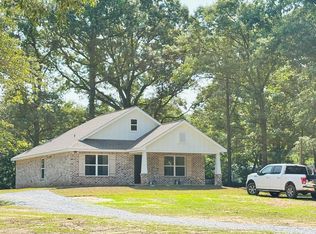 22 Engle Ln, Poplarville, MS 39470