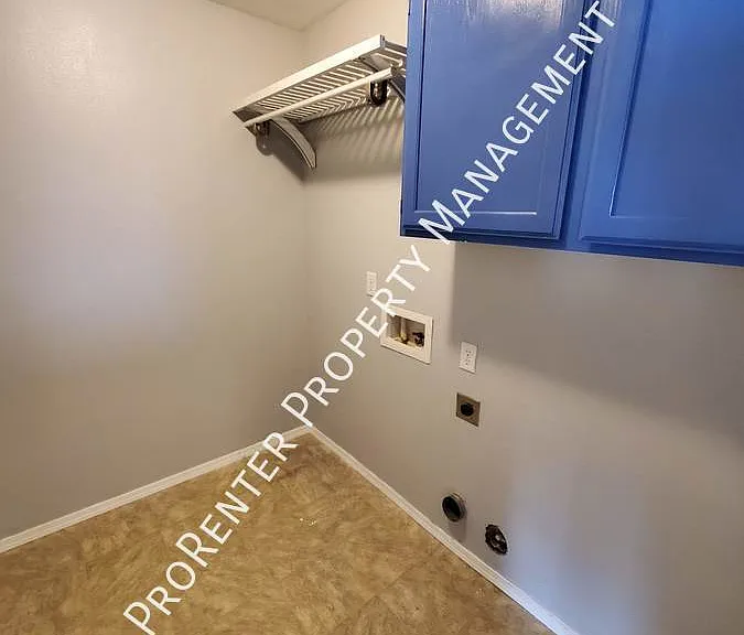 1005 N 740 W — Photo 16