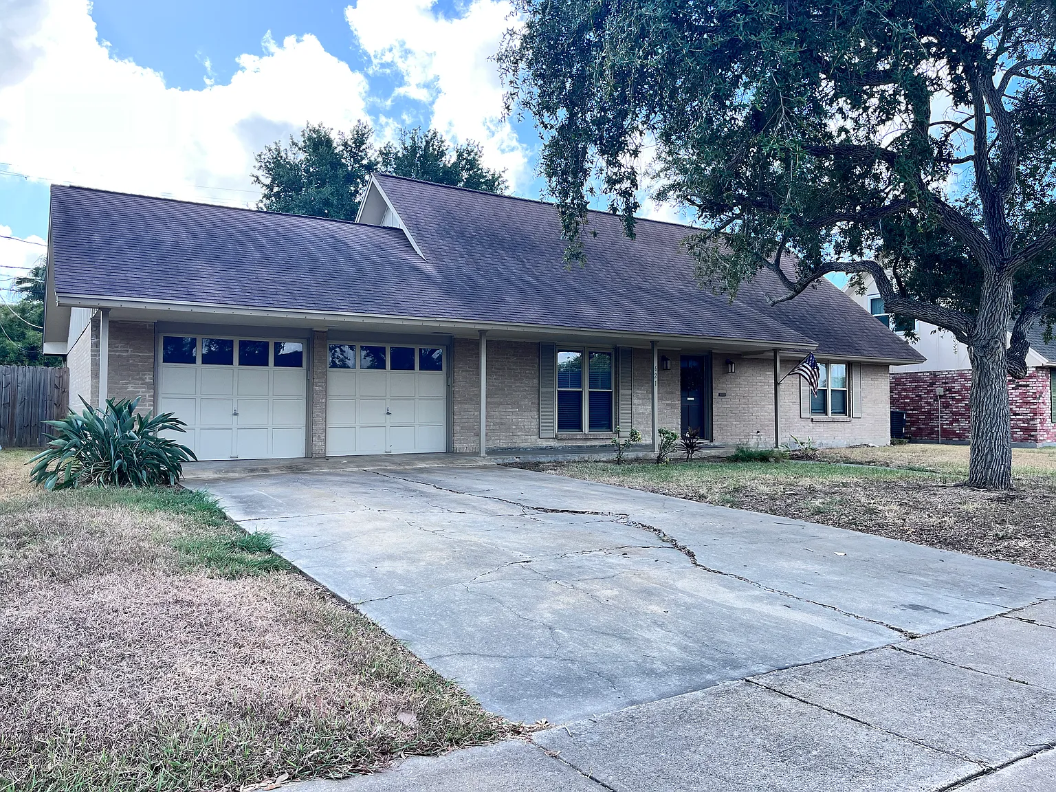 4 bed, 2222 sqft, $2,400 — Photo 2