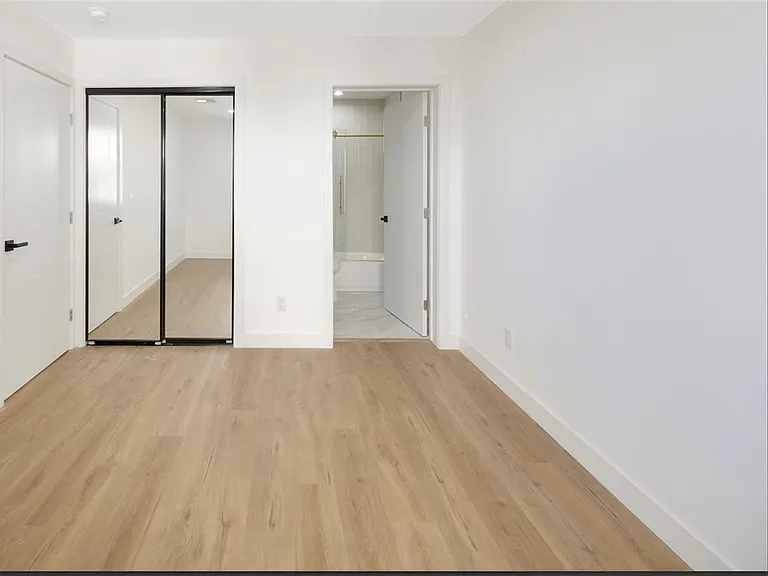 1856 S Redondo Blvd — Photo 10
