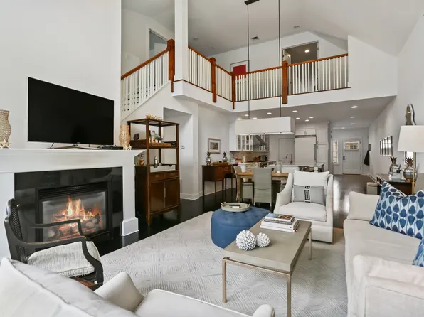 77 Havemeyer Ln, Stamford, CT 06902