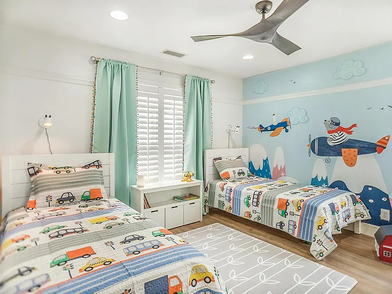 41 Fieldhouse — Photo 38