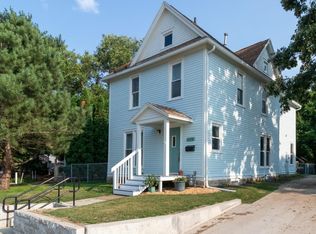 1126 W 1st St, Cedar Falls, IA 50613