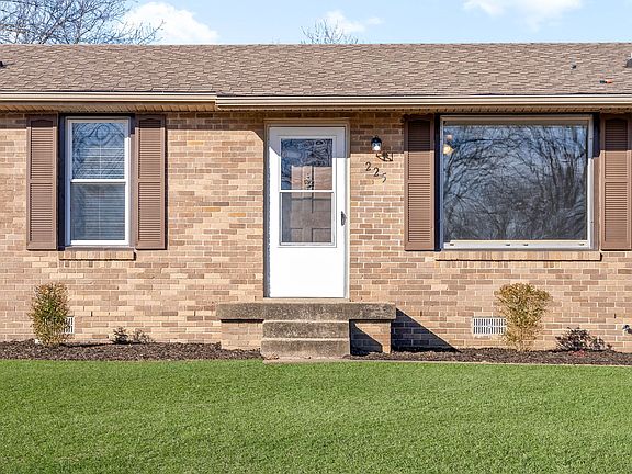 3rd image of 225 Orleans Dr