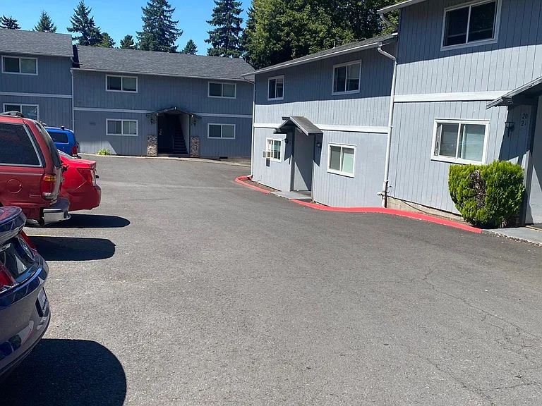 Parkwood Court Apartments — Photo 13