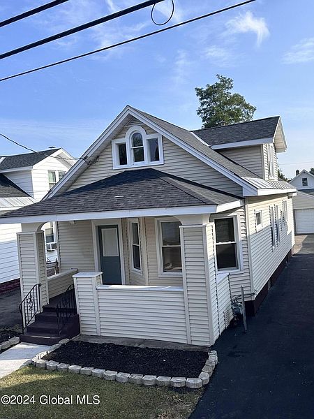 3rd image of 1537 Richard Street