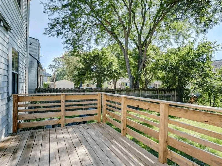 2821 Commercial Ave — Photo 4