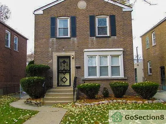 9026 S Blackstone Ave photo 1