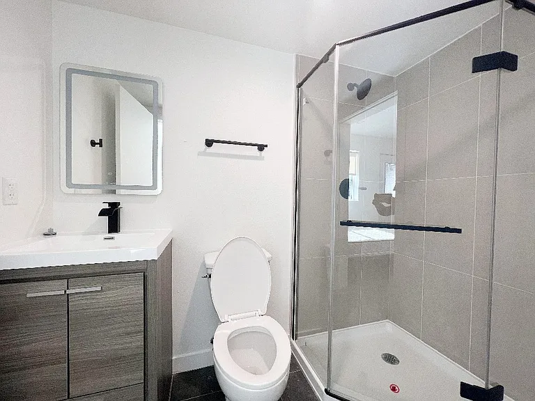 1439 W 37th Dr — Photo 56