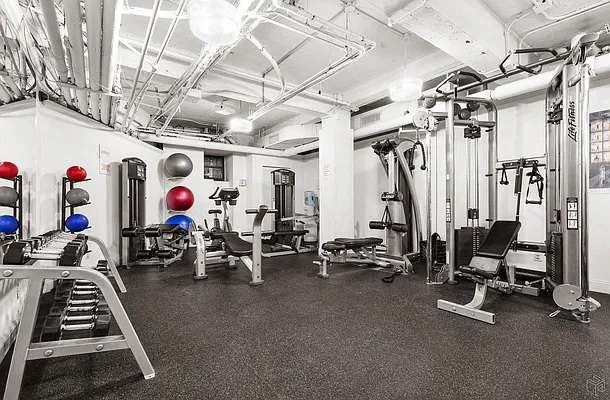 Sold by Green Line Realty | media 34