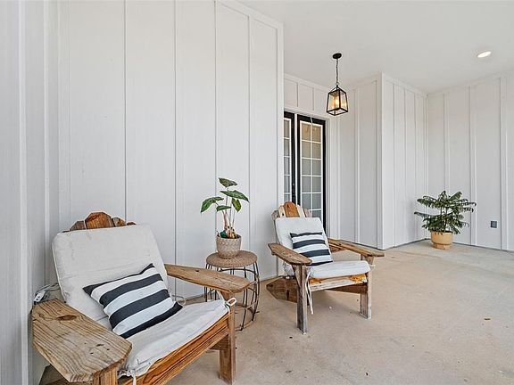 3rd image of 1068 SW 120th Dr