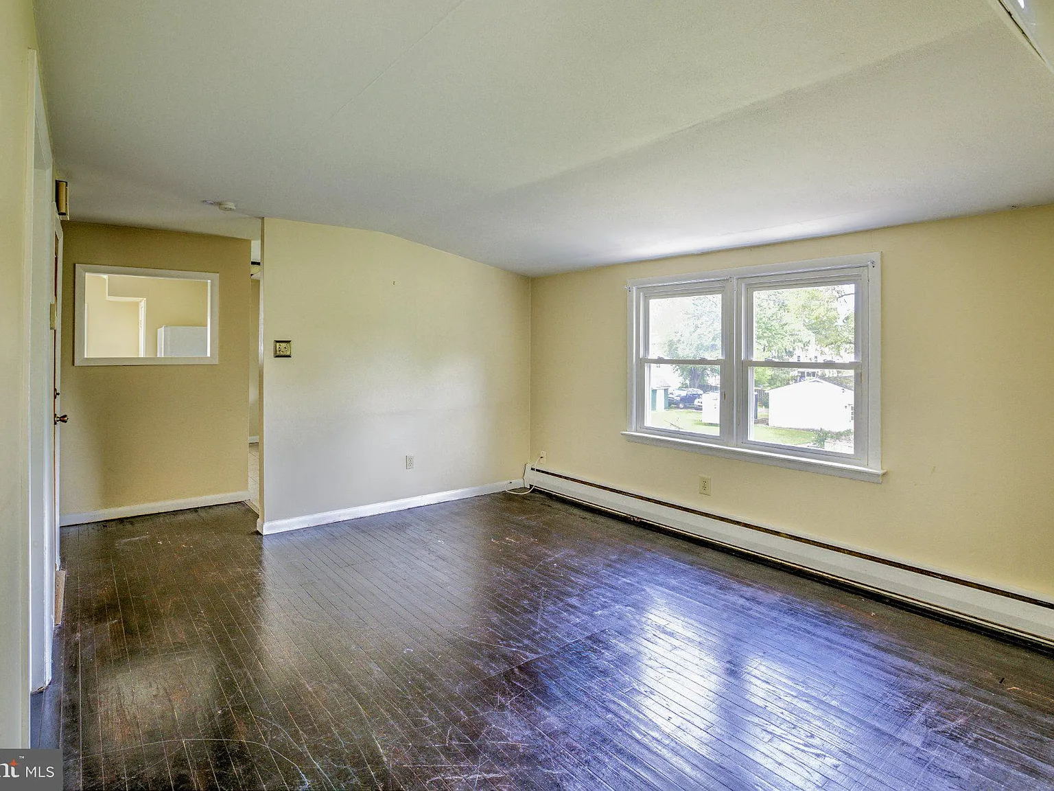 2 bed, 1.0 bath, 1568 sqft, $1,425 — Photo 3