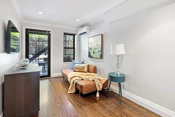 Sold by Compass | media 21