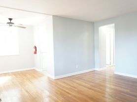 736 Audrey Dr, Rahway, NJ