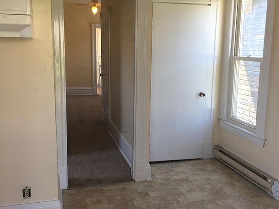 4th image of 706 1/2 Washington St