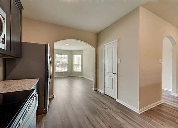 4th image of 1161 Beaverwood Ln