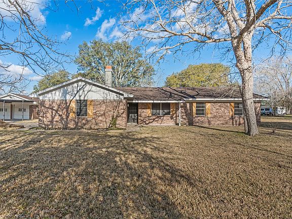 2nd image of 15903 Hickory Dr