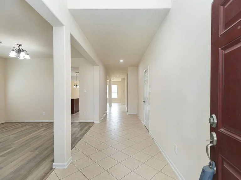 7427 Boerne Creek Dr — Photo 2