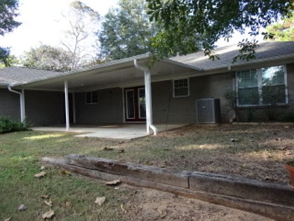 3rd image of 6 Meadowbrook Dr