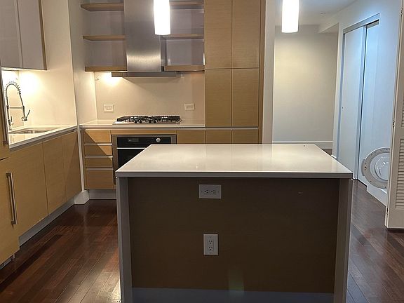 2nd image of 77 Hudson St APT 1512