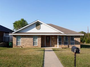 2323 Jodi Ln, Gainesville, TX 76240