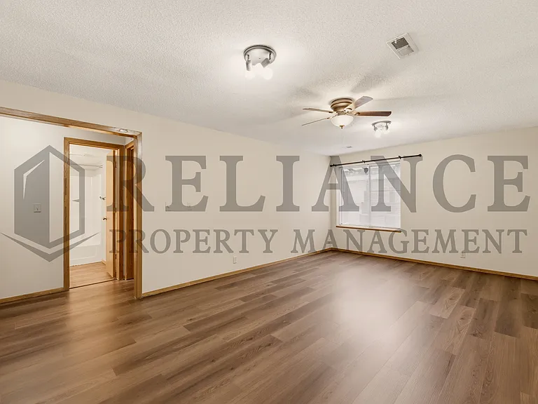 516 N Lakeside Dr — Photo 37