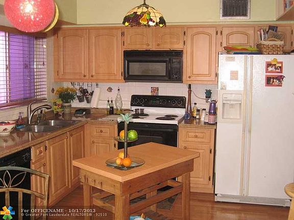 3rd image of 380 SW 81st Ter
